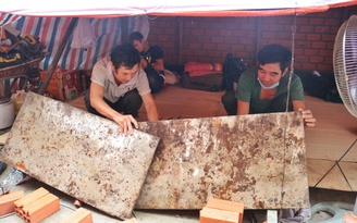Hỗ trợ nhóm thợ hồ trụ giữa mùa dịch Covid-19 ở Sài Gòn