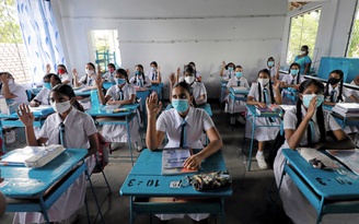 Hết giấy, Sri Lanka hủy thi học kỳ của hàng triệu học sinh