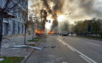 Thủ đô Kyiv và loạt thành phố Ukraine rung chuyển sau nhiều vụ nổ lớn