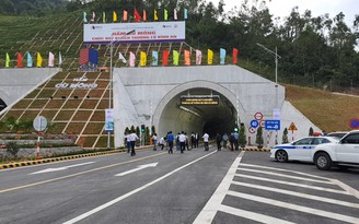 Hầm Cù Mông chính thức thông xe