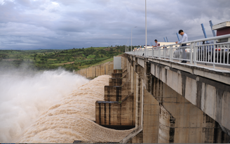 Phú Yên: Ảnh hưởng của áp thấp nhiệt đới gây mưa to, thủy điện sông Ba Hạ xả lũ