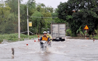 Phú Yên: Mưa lớn kéo dài, nhiều nơi bị chia cắt, sẵn sàng sơ tán dân