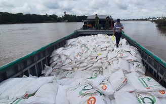 An Giang: Bắt 2 vợ chồng ở Cần Thơ vận chuyển 100 tấn đường cát nhập lậu