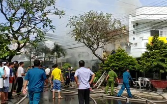 An Giang: Cháy nhà 2 tầng trong khu đông dân cư khiến nhiều người lo sợ