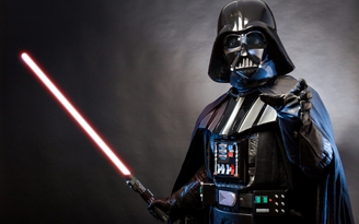 Người hâm mộ 'Star Wars' mặt đối mặt với nhân vật Darth Vader