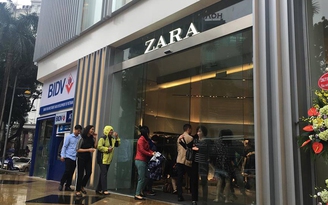 Cửa hàng Zara đầu tiên ở Hà Nội vắng khách trong ngày khai trương