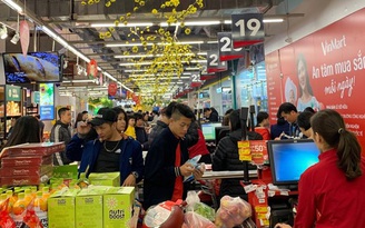 Nhiều siêu thị ở Hà Nội mở cửa đến trưa 30 tết