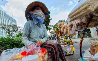 Kiến nghị Chính phủ hướng dẫn hỗ trợ lao động tự do, tránh đùn đẩy trách nhiệm