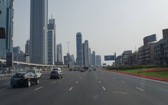 Trượt tuyết giữa sa mạc trụi trần, người Việt 'lạc bước' ở Dubai