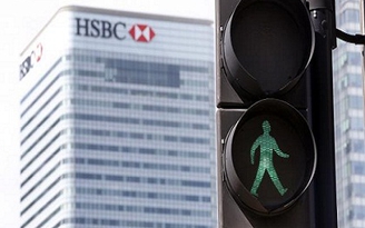 Cổ phiếu HSBC tăng mạnh sau tin tách và dời trụ sở