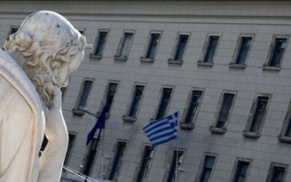 Hy Lạp mở cửa ngân hàng, trả nợ cho IMF