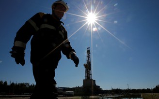Nga bàn việc cân bằng thị trường dầu mỏ với Ả Rập Xê Út