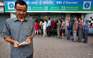 Xe buýt ATM 'cứu' dân Ấn Độ giữa cảnh khủng hoảng tiền mặt