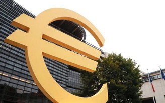 Tăng trưởng eurozone lần đầu vượt Mỹ sau khủng hoảng năm 2008