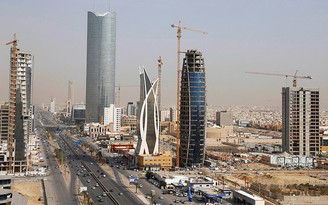 Ả Rập Xê Út hủy nhiều dự án tỉ USD vì giá dầu