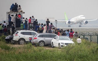 Máy bay 'made in China' bay thử thành công