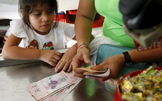 Venezuela tăng lương tối thiểu lần thứ ba trong năm