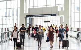 Sức thống trị của sân bay Singapore, Hồng Kông đang lung lay