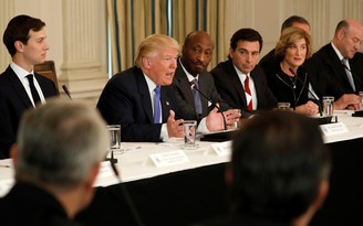 Tổng thống Donald Trump giải tán hai hội đồng cố vấn kinh tế