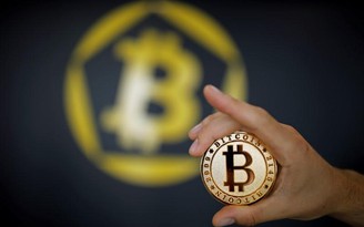 Bitcoin phá giá kỷ lục 8.000 USD