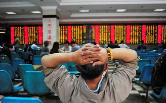 Trung Quốc mạnh tay với ngân hàng ngầm, thị trường chứng khoán lung lay