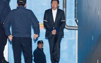 Chủ tịch Lotte lãnh án 30 tháng tù giam