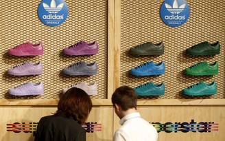 Adidas sẽ chỉ dùng nhựa tái chế từ năm 2024