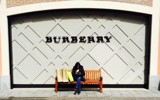 Burberry và nhiều hãng đồ xa xỉ hủy hàng triệu USD giá trị hàng tồn