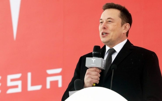 Tesla gọi vốn thêm 2 tỉ USD, cổ phiếu 'bay cao'