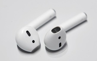 Nuốt AirPods vào bụng, phát hiện thiết bị vẫn… chạy tốt