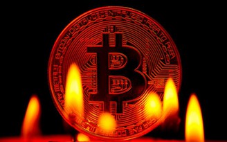 Giá bitcoin 'lao dốc' một ngày sau khi vượt 8.000 USD