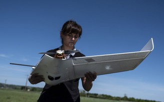 Dùng drone công nghệ cao để làm nông ở Pháp