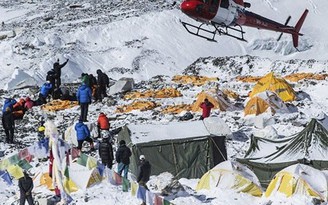 Năm người leo núi ở Nepal làm phiền xã hội