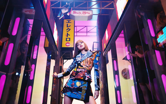 Lisa BlackPink làm người hâm mộ phát sốt với những bộ cánh giá bạc tỉ trong MV Lalisa mới ra mắt Lisa BlackPink làm người hâm mộ phát sốt với những bộ cánh giá bạc tỉ trong MV Lalisa mới ra mắt