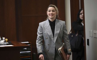 Chiến thuật thời trang ra tòa của Amber Heard trong vụ kiện triệu đô với Johnny Depp