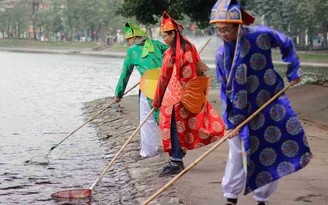 Bạn trẻ kêu gọi 'đừng thả túi ni lông' trong ngày ông Táo