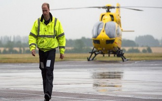 Thiết bị bay suýt làm rơi trực thăng hoàng tử William thường lái