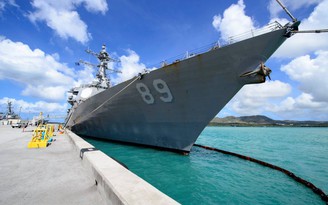 Tàu khu trục Mỹ áp sát Đá Vành Khăn ở Trường Sa