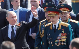 Cử chỉ đẹp của Tổng thống Putin với người lính già bị cận vệ xô đẩy
