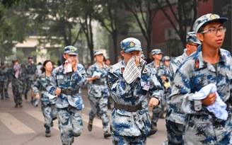 Sinh viên Hồng Kông, Macau bắt buộc ‘nhập ngũ’