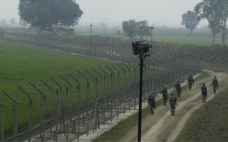 Ấn Độ lắp hàng rào laser ở biên giới Pakistan