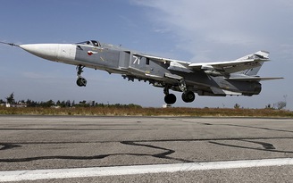 Hỏa tiễn dội dồn dập vào căn cứ không quân Nga ở Syria
