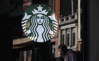 Trào lưu đòi tẩy chay Starbucks vì nhân viên đuổi cảnh sát khỏi cửa hàng ở Mỹ