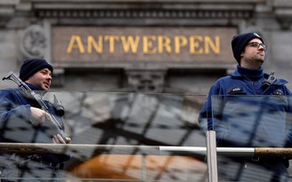 Cảnh sát Bỉ giải cứu 12 người nhập cư lậu trong xe đông lạnh