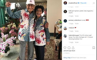 Thủ tướng 94 tuổi của Malaysia hẹn hò cùng phu nhân 93 tuổi