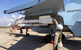 'Lỡ tay' phóng tên lửa trong nhà chứa máy bay, lính Nga bị phạt tiền tỉ