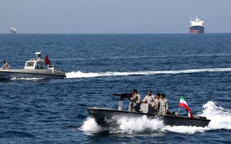 Tổng thống Trump chỉ đạo quân đội tiêu diệt mọi tàu Iran quấy rối tàu Mỹ