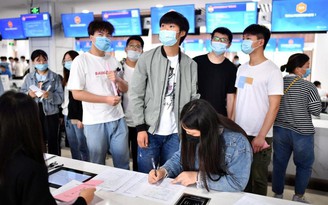 Trung Quốc mở rộng phạm vi tuyển dụng sinh viên tốt nghiệp vì dịch Covid-19