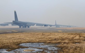 Mỹ xuất kích B-52 từ căn cứ Bắc Dakota đến Trung Đông