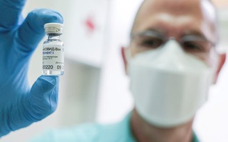 Nga phê chuẩn thử nghiệm tiêm kết hợp vắc xin AstraZeneca và Sputnik V